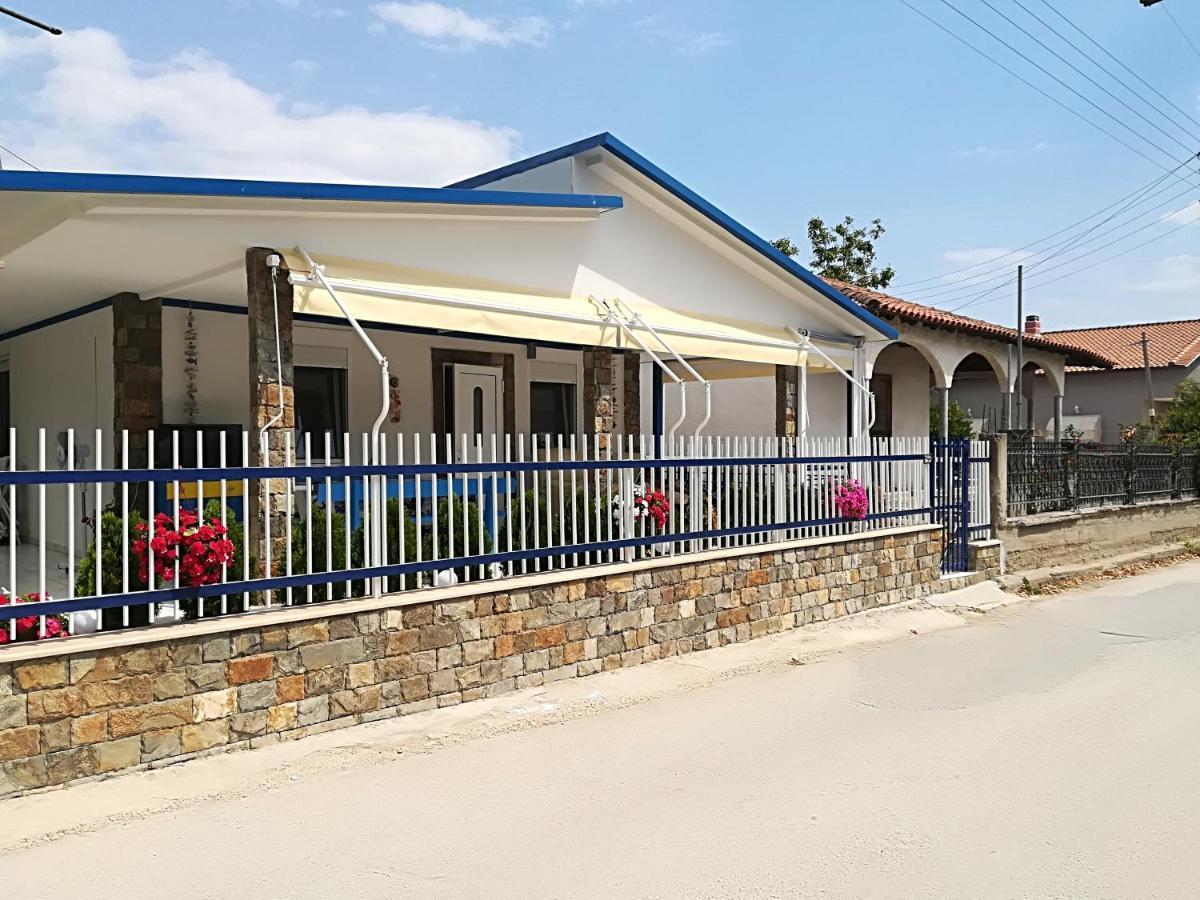 Villa Blue House Nea Kallikrateia Exterior photo